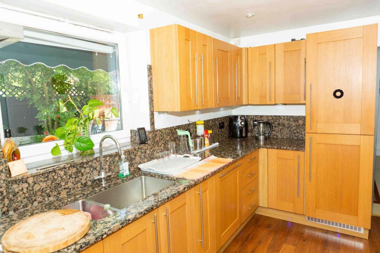 Heathrow Garden House - West Drayton, London - Benjamin Guest House Yiewsley Экстерьер фото